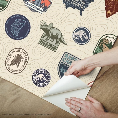 Jurassic World Badges Peel & Stick Wallpaper Beige - RoomMates 7 Jurassic World Badges Peel & Stick Wallpaper Beige - RoomMates - Image 5