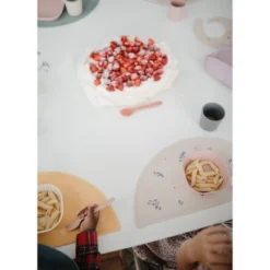 Mushie Silicone Table Mat -Roommates Store GUEST 8cf434d4 4ec8 42c5 bba5 4ed2818a720c